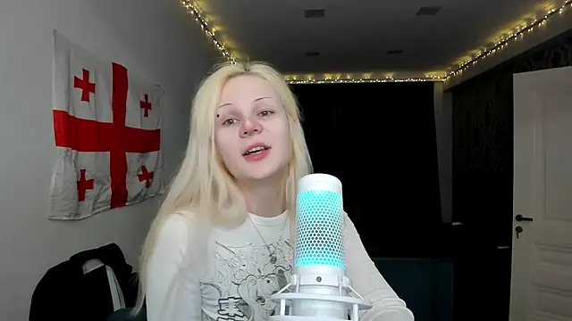 Snapshot of sashakiss99 chatting on 1, 3, 2025 sashakiss99 online show from 1, 3, 2025