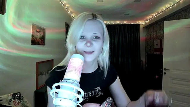 Snapshot of sashakiss99 chatting on 15, 9, 2025 sashakiss99 online show from 15, 9, 2025