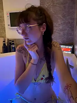 Snapshot of _foxygirl_ chatting on 12, 11, 2025 foxygirl online show from 12, 11, 2025