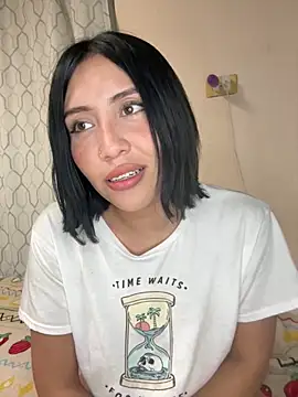 Snapshot of LunaAurora3 chatting on 19, 11, 2025 LunaAurora3 online show from 19, 11, 2025