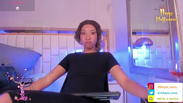 Mikeyla-Russo online show from 22, 10, 2025