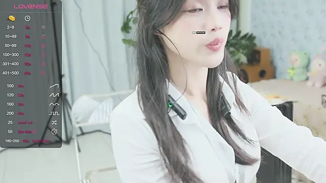 Snapshot of _YouY_ chatting on 19, 2, 2025 YouY online show from 19, 2, 2025