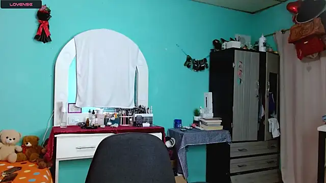 sensitive brunette online show from 27, 11, 2025