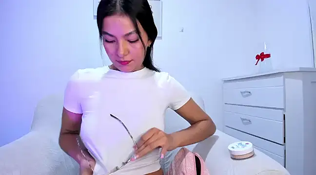 Snapshot of barbie_brunette3 chatting on 4, 3, 2025 barbie brunette3 online show from 4, 3, 2025