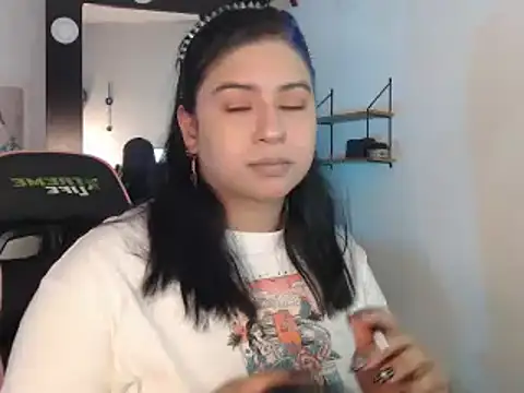 Snapshot of mollyshake1 chatting on 5, 1, 2025 mollyshake1 online show from 5, 1, 2025