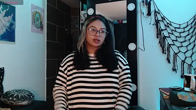 Snapshot of mollyshake1 chatting on 1, 10, 2025 mollyshake1 online show from 1, 10, 2025