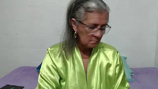 Snapshot of candy_mature_ chatting on 6, 10, 2025 candy mature  online show from 6, 10, 2025