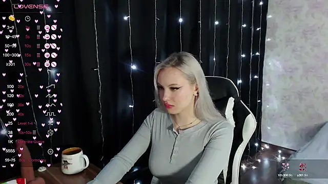 Snapshot of VikaPowers chatting on 5, 2, 2025 VikaPowers online show from 5, 2, 2025