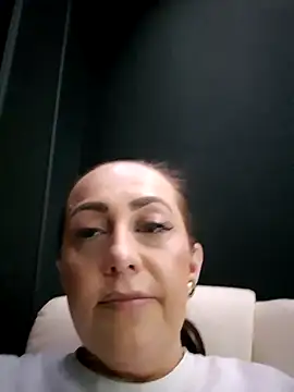 Snapshot of AvaLloyd chatting on 18, 2, 2025 AvaLloyd online show from 18, 2, 2025