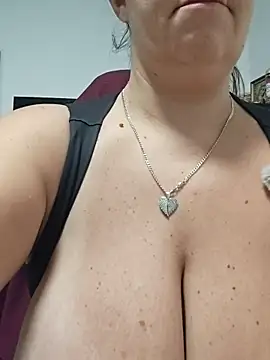 AvaLloyd online show from 12, 11, 2025