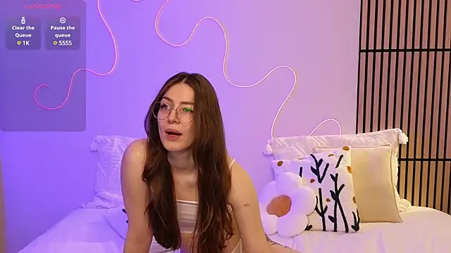 Ester Hill online show from 31, 1, 2025