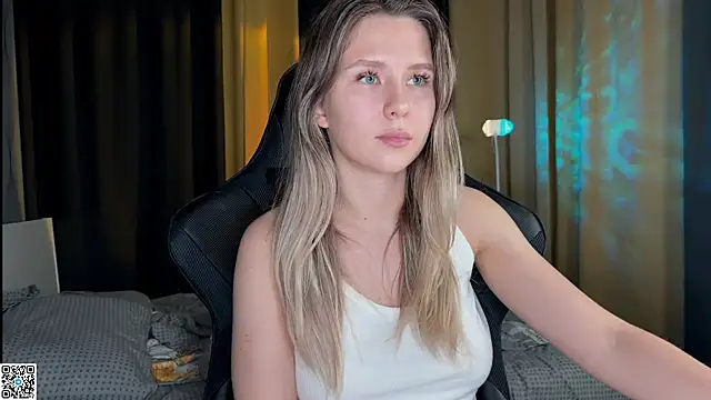 Snapshot of Ameliia_castro chatting on 8, 10, 2025 Ameliia castro online show from 8, 10, 2025