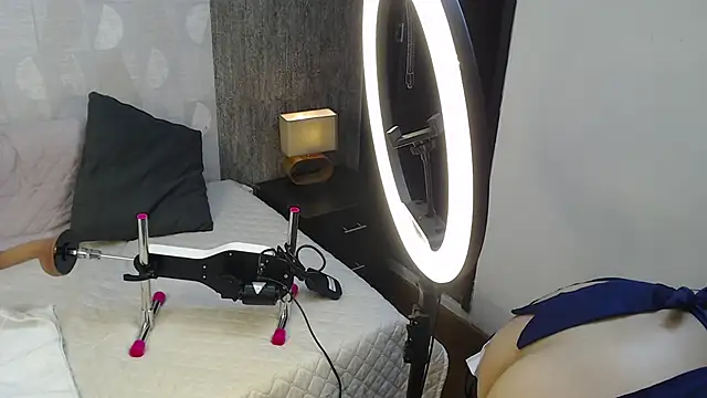 elibaker  online show from 18, 10, 2025