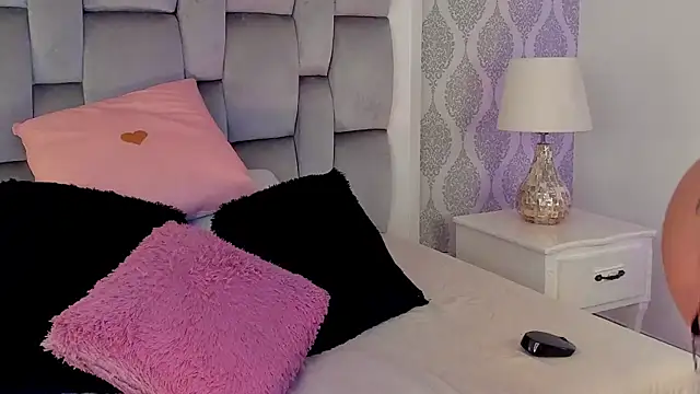 Charlotte  08 online show from 22, 10, 2025