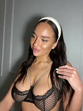 CardiSweetBaby online show from 4, 1, 2025