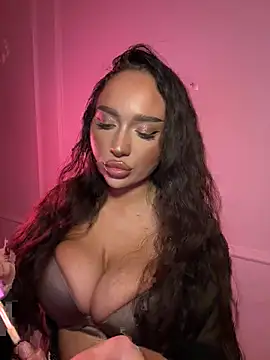 Snapshot of CardiSweetBaby chatting on 4, 2, 2026 CardiSweetBaby online show from 4, 2, 2026