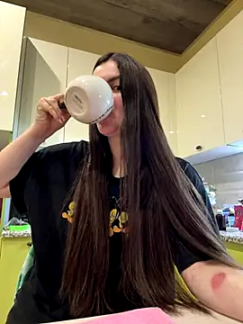 Snapshot of Karolina_llove chatting on 27, 10, 2025 Karolina llove online show from 27, 10, 2025