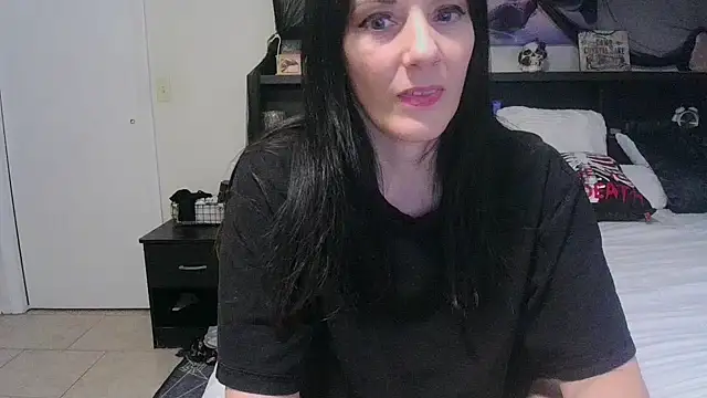 Snapshot of CrystalLakeXO chatting on 23, 4, 2026 CrystalLakeXO online show from 23, 4, 2026