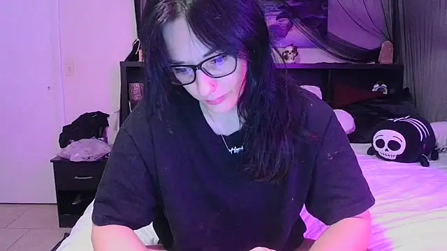 Snapshot of CrystalLakeXO chatting on 5, 5, 2026 CrystalLakeXO online show from 5, 5, 2026