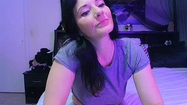 Snapshot of CrystalLakeXO chatting on 7, 5, 2026 CrystalLakeXO online show from 7, 5, 2026