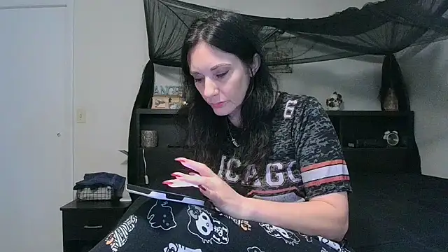 Snapshot of CrystalLakeXO chatting on 28, 5, 2026 CrystalLakeXO online show from 28, 5, 2026