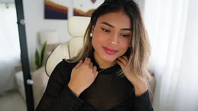 SaraParisi online show from 5, 12, 2024