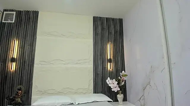 Snapshot of Lesly_sexy4u chatting on 21, 10, 2025 Lesly sexy4u online show from 21, 10, 2025