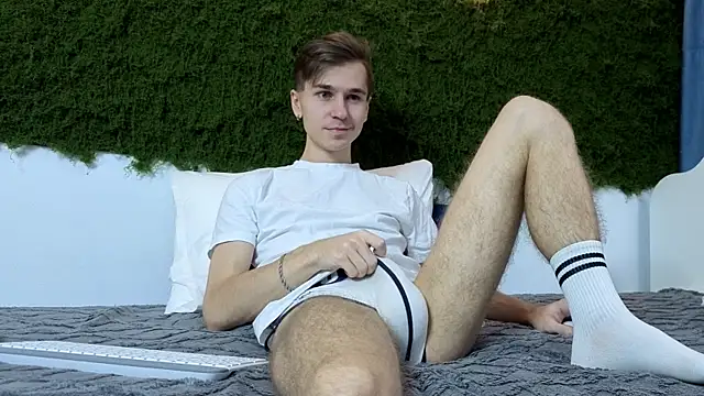 Joseph  Quinn online show from 28, 11, 2025