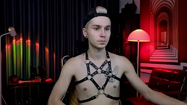 Joseph  Quinn online show from 10, 5, 2026