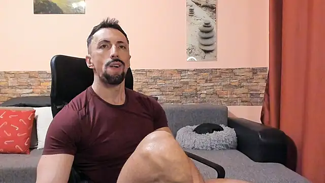 HotHunkTrainer online show from 2, 5, 2026