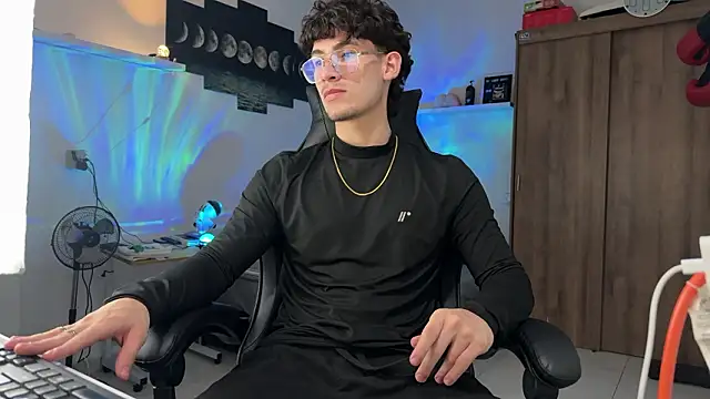 Kisan Smith online show from 4, 3, 2026