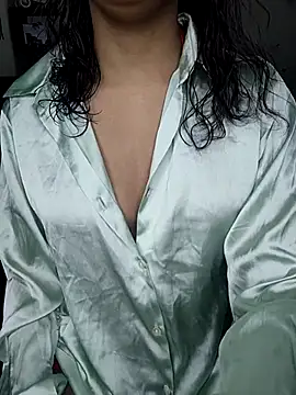 Snapshot of Leeeezzzz_roy chatting on 14, 2, 2025 Leeeezzzz roy online show from 14, 2, 2025