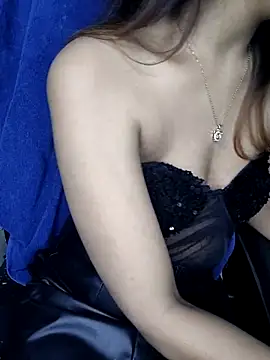 Snapshot of Leeeezzzz_roy chatting on 24, 11, 2025 Leeeezzzz roy online show from 24, 11, 2025