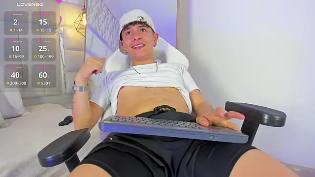 Snapshot of 1m_Joel chatting on 13, 10, 2025 1m Joel online show from 13, 10, 2025