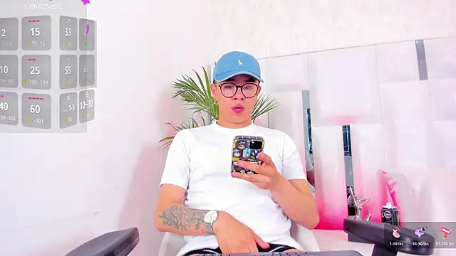 Snapshot of 1m_Joel chatting on 25, 10, 2025 1m Joel online show from 25, 10, 2025