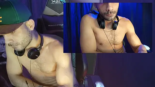 Snapshot of sexyboycolombi4 chatting on 13, 2, 2025 sexyboycolombi4 online show from 13, 2, 2025