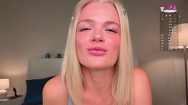 Snapshot of MilaDemies chatting on 4, 10, 2025 MilaDemies online show from 4, 10, 2025