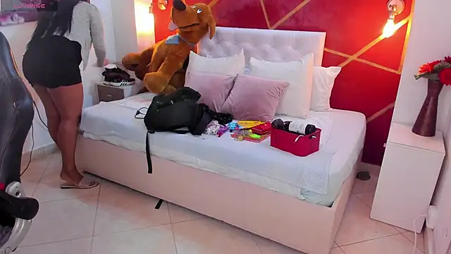 lia mariana online show from 10, 3, 2025