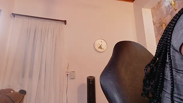 lia mariana online show from 9, 11, 2025