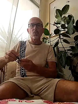 Snapshot of MadProfessor chatting on 8, 9, 2025 MadProfessor online show from 8, 9, 2025