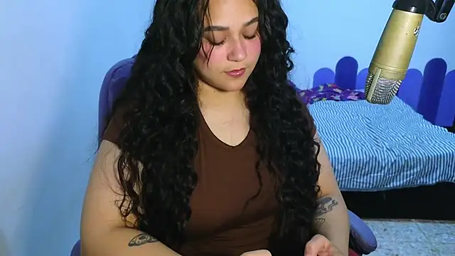 Luciernaga18 online show from 2, 4, 2026