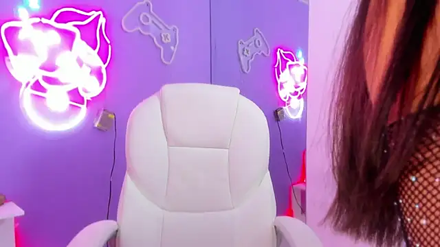 Julianaa Castro  online show from 7, 12, 2024