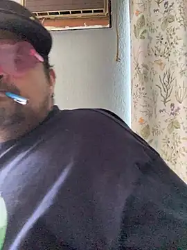 Snapshot of Miguel16i chatting on 4, 3, 2025 Miguel16i online show from 4, 3, 2025