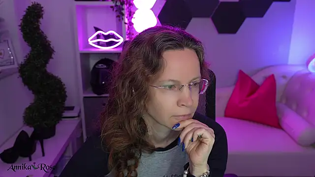 AnnikaRose online show from 7, 2, 2026