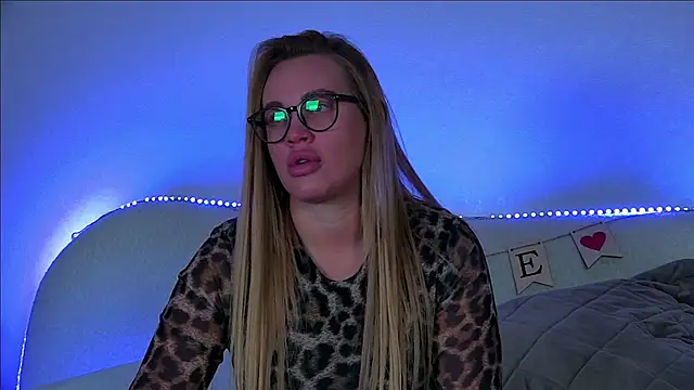 Snapshot of MariaNeumann chatting on 11, 2, 2025 MariaNeumann online show from 11, 2, 2025
