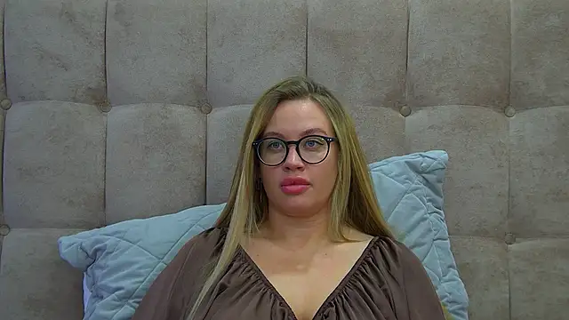 Snapshot of MariaNeumann chatting on 18, 2, 2025 MariaNeumann online show from 18, 2, 2025