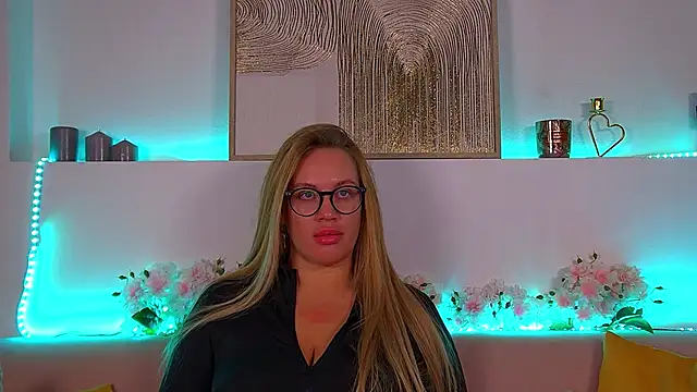 Snapshot of MariaNeumann chatting on 19, 2, 2025 MariaNeumann online show from 19, 2, 2025