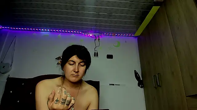 Sweet-Suck69 online show from 6, 1, 2025