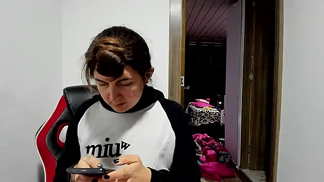 Sweet-Suck69 online show from 19, 2, 2025