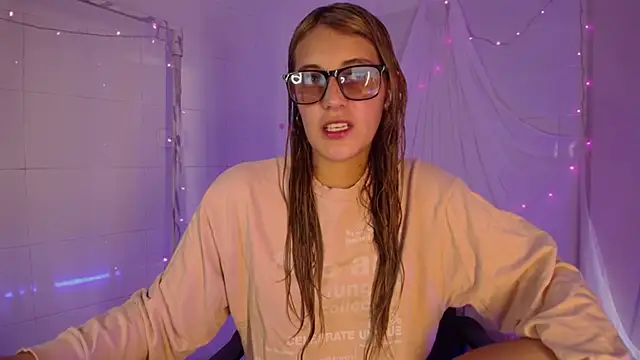 Snapshot of Giia_paiige18 chatting on 19, 11, 2025 Giia paiige18 online show from 19, 11, 2025